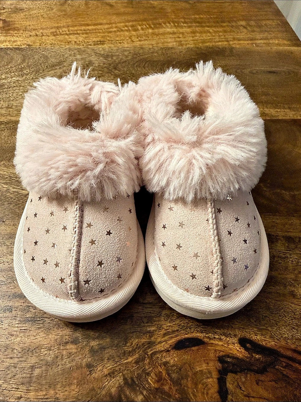 Cat and Jack Kids' Cozy II Iridescent Stars Pink Slippers Girls US 7
